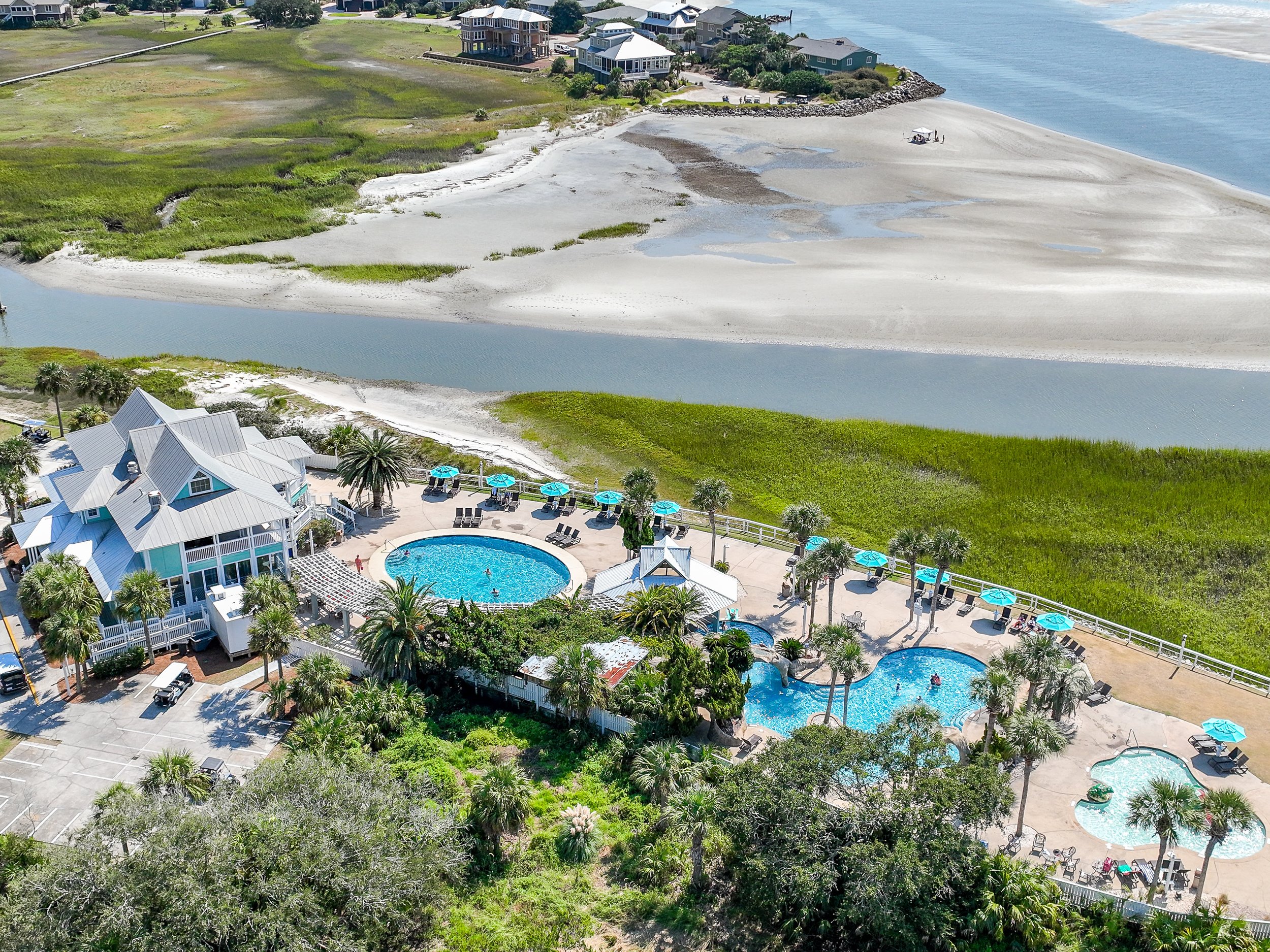 Pool and amenities in South Carolina short term rental